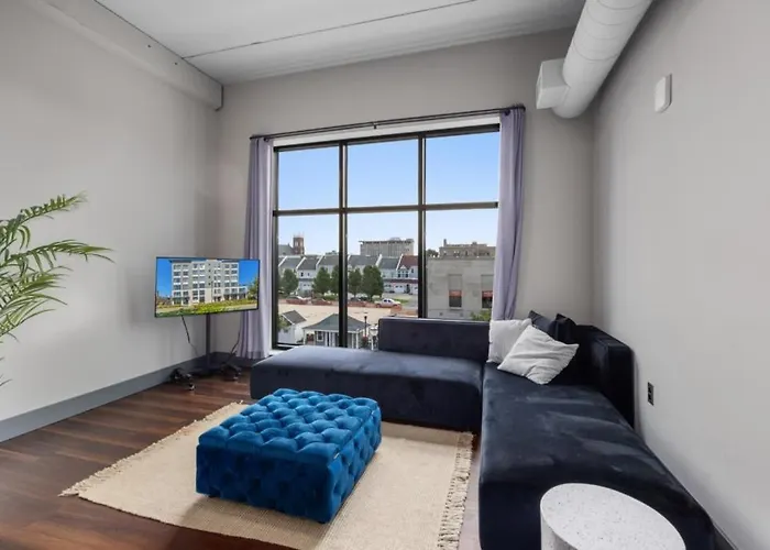 Luxury Apartment W City Views - Leonard Building