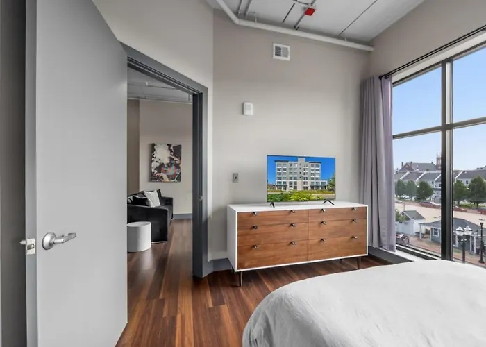 Luxury Apartment W City Views - Leonard Building