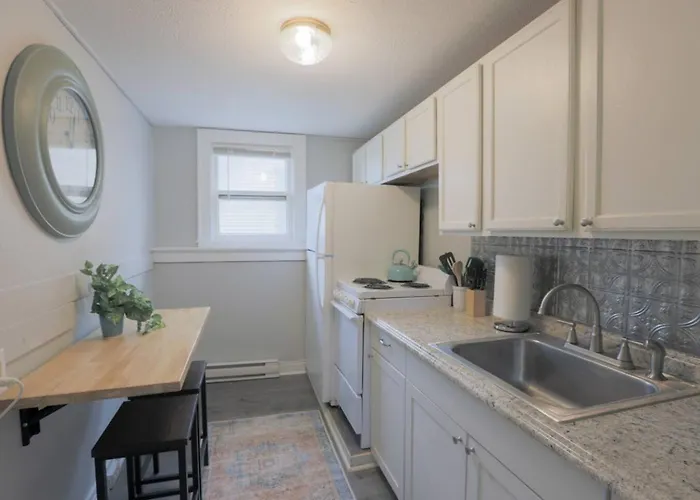 Stylish 1-Bed With Office • Minutes To Church St