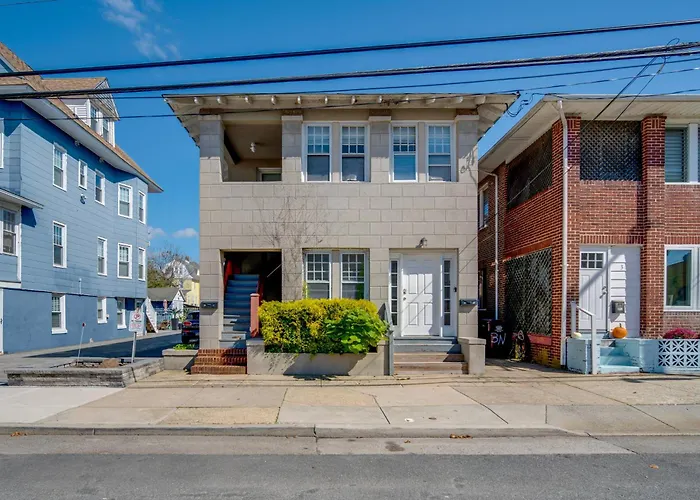 2 Blocks To Beach & Boardwalk: Ventnor City Escape