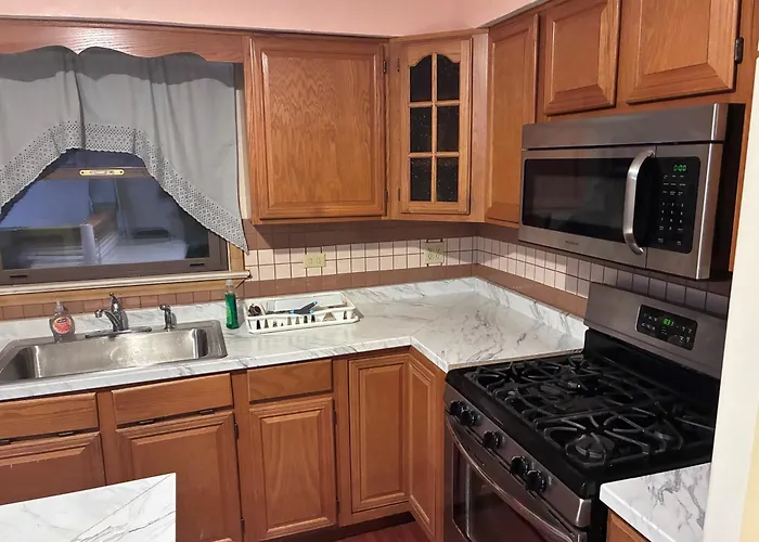 Spacious 2-Bedroom Apt In The Crest