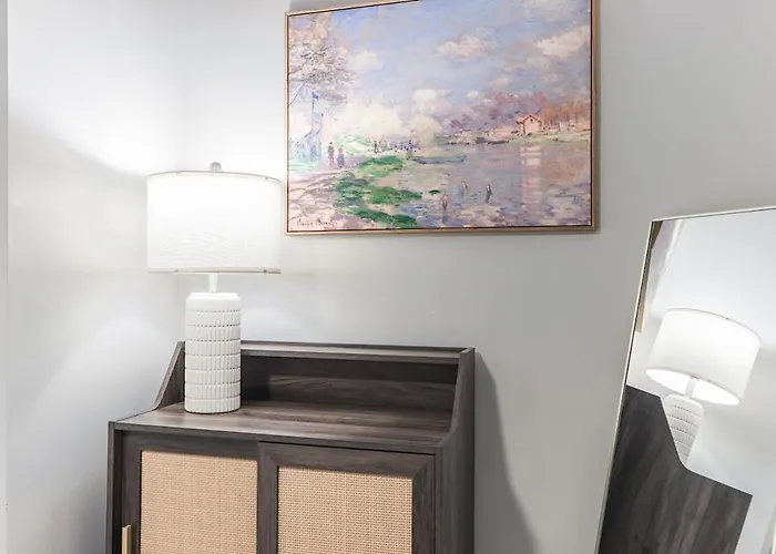 Pet-Friendly 2Br Near Edgewater With Parking