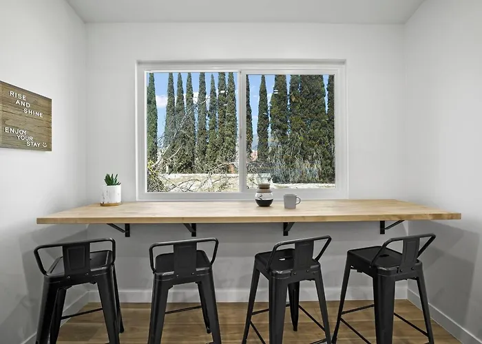 Spacious Apt W/ 2Br - City Center