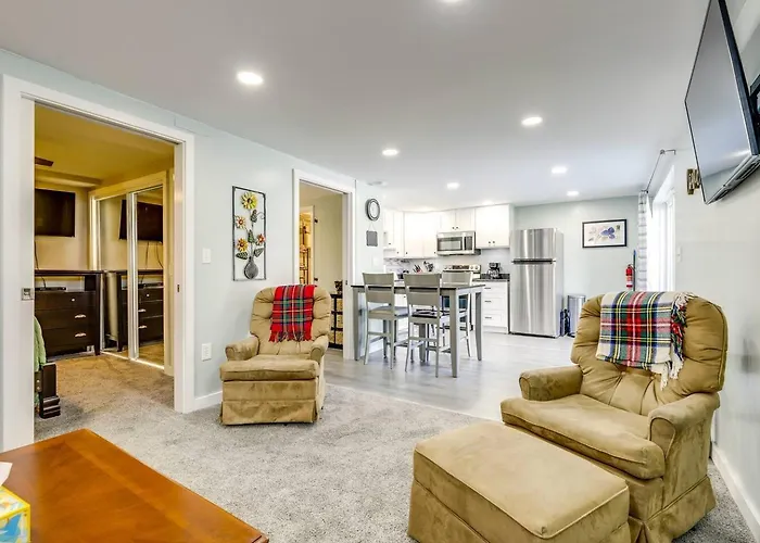 Close To Colleges: Worcester Apt W/ Lake Access!