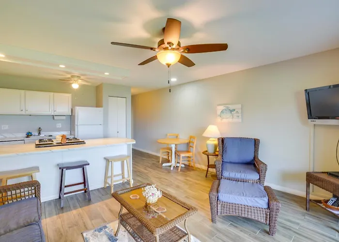 Oceanfront Molokai Shores Condo W/ Pool Access!