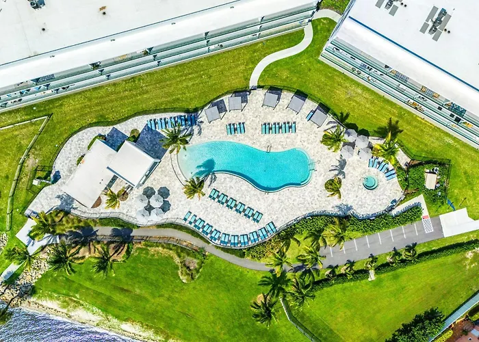 Harbor Island Beach Club - Luxury Waterfront Apartments With Views Pool Dock Private Beach Access
