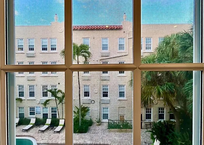 The Green Room - Parking Spot, Poolview At 1920S Landmark Residence On Palm Beach Island