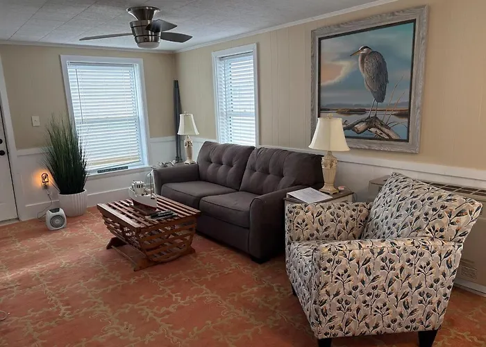 Sandpiper Retreat Chincoteague Island Apt-B