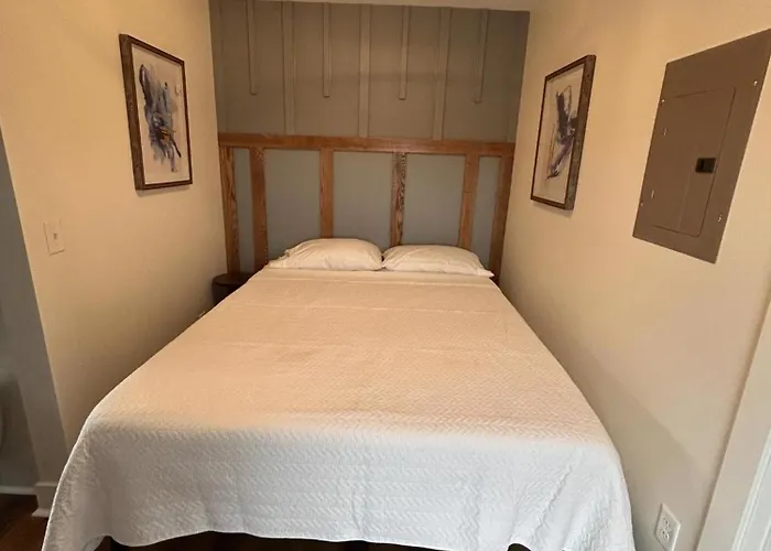 Victorian Queen Getaway Unit C Washerdryer