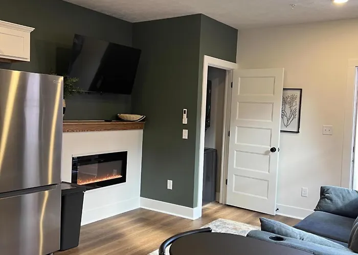 Urban Queen Apartment At The Victorian Unit D