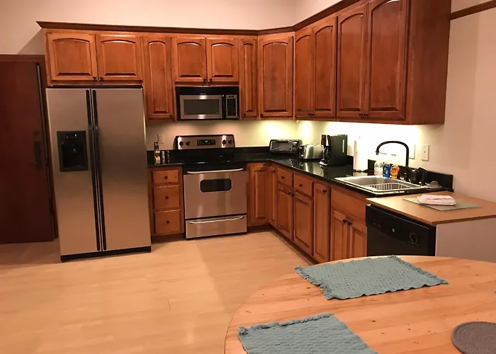 Historic Downtown Clock Tower View Condo-2 Bedroom