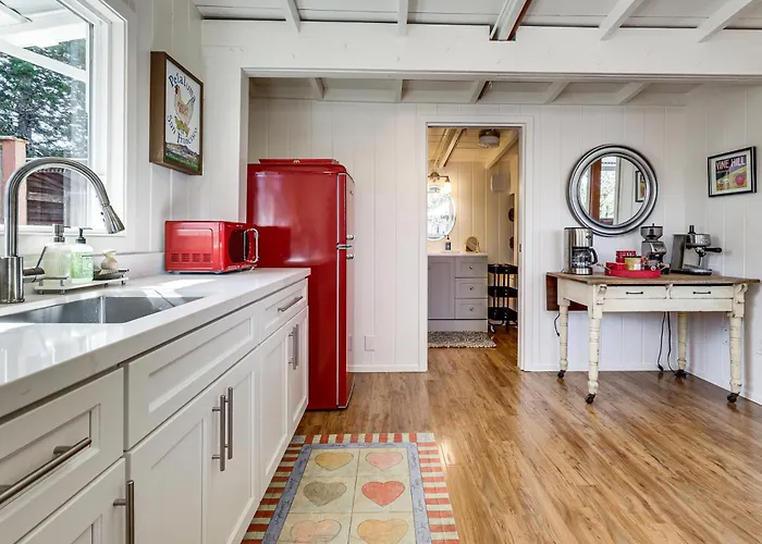 'Red Barn Guest Cottage' Wine Country Escape