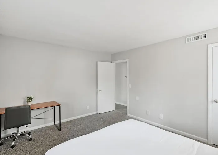 Modern 1Br Retreat Near Stone Mountain