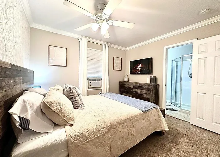 Stylish Modern Apt Near Northside Hospital