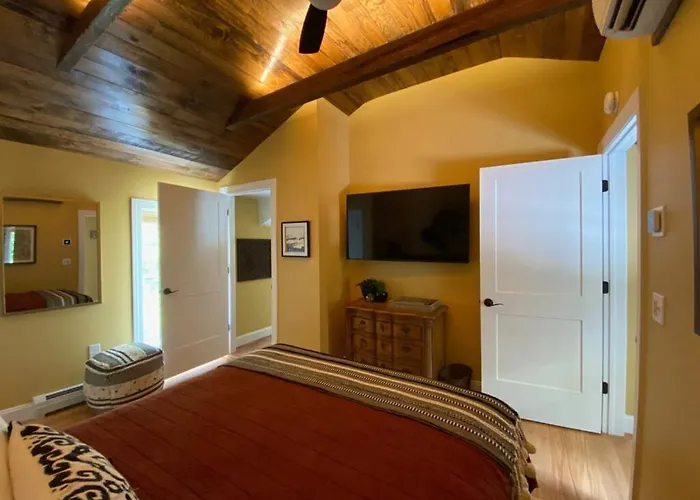 Luxury Stay Steps From Downtown Saratoga Springs Water