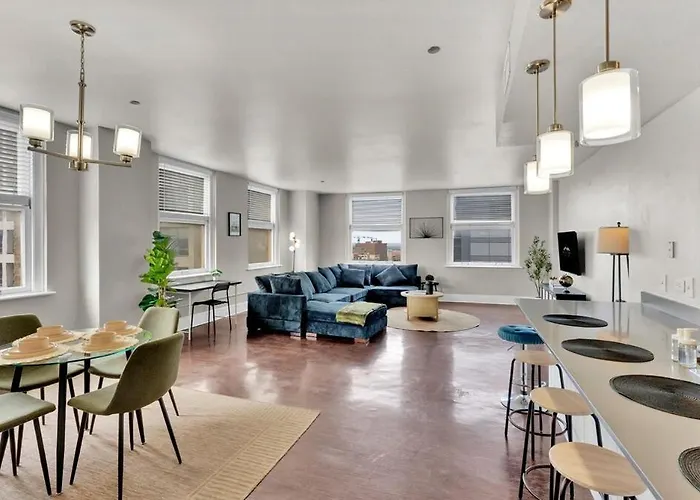 Heb04 Spacious & Stylish 2 Bedroom Condo Downtown Fort Worth, Free Parking, Walk To Convention Center