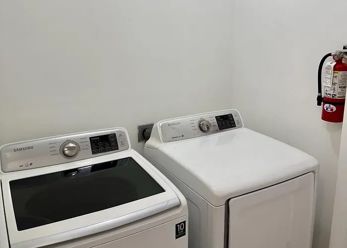 The Prestige 3-Bedroom, 2-Bathroom Condo Near Airport, Mall & Hospitals