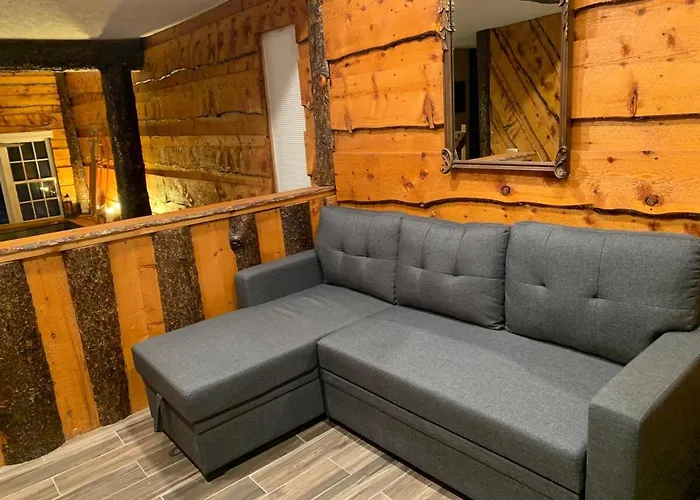 The Treehouse At 11 Gables Ludlow - Hot Tub, Dining, Shopping & Okemo Shuttle