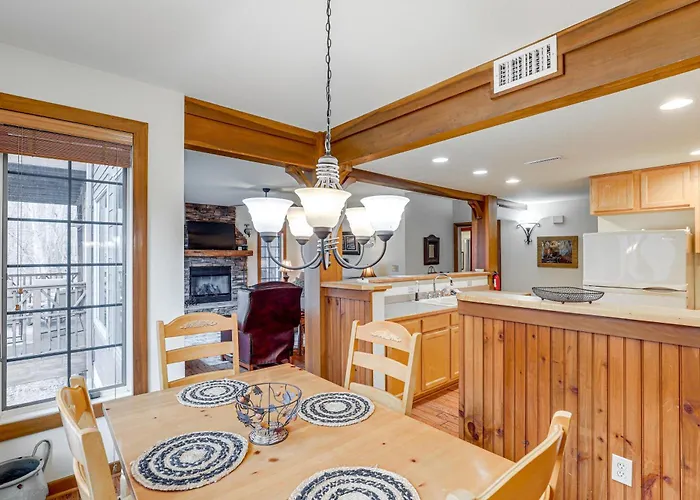 Forest-View Balcony & Trail Access! Burnsville Gem