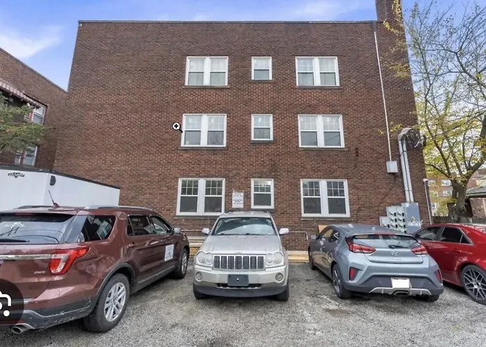 Pet-Friendly 2Br Near Edgewater With Parking