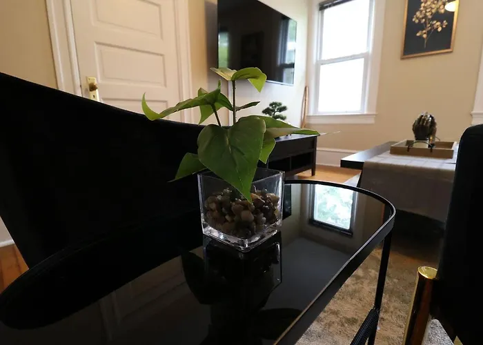 Downtown Princeton Elegance • 3Br • Fast Wi-Fi