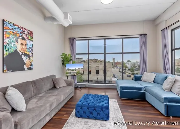 1 Queen Bedroom W City Views - Leonard Building