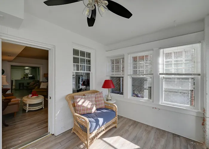 2 Blocks To Beach & Boardwalk: Ventnor City Escape