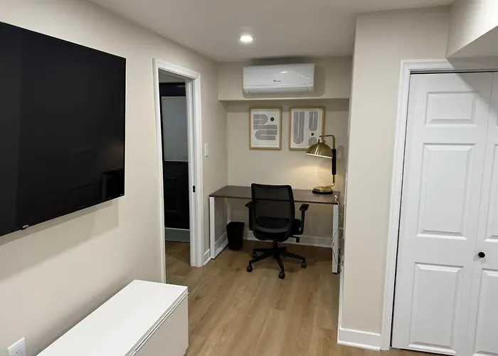 Luxury Basement Suite With Private Entrance