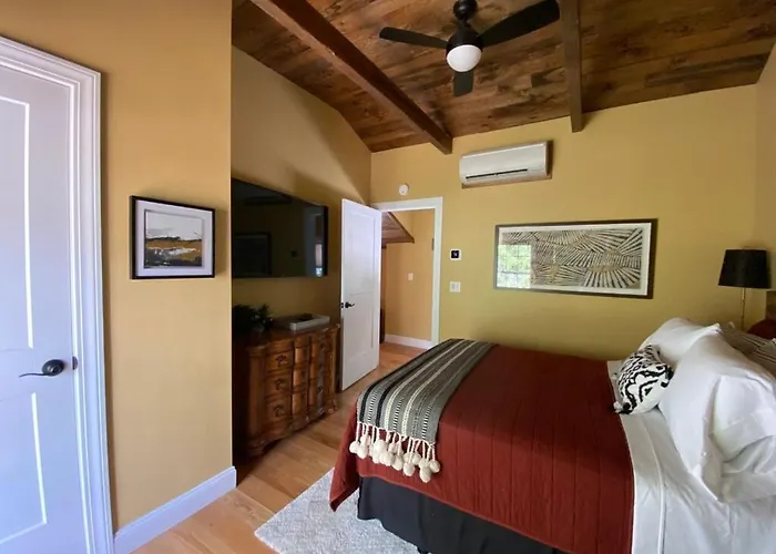 Luxury Stay Steps From Downtown Saratoga Springs Water