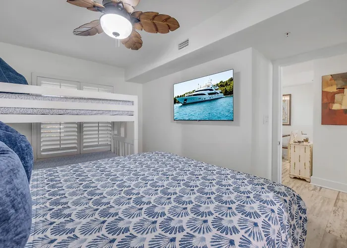New Listing! Direct Oceanfront 2-2 - Fully Updated - Heated Pool & Garage Parking