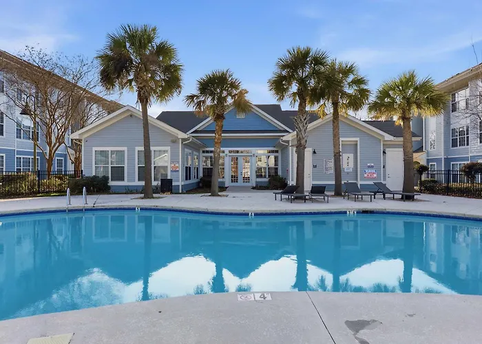 New Spacious Stay Close To Unc-P With Gym & Pool