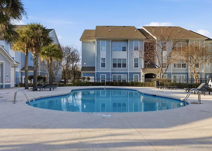 New Spacious Stay Close To Unc-P With Gym & Pool