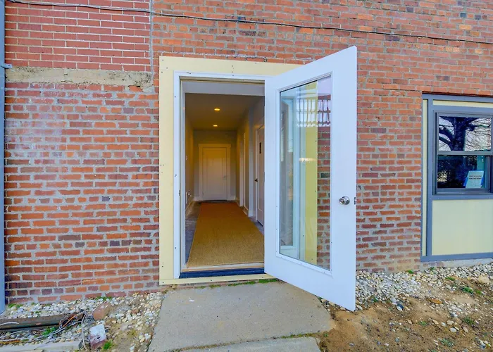 Walkable Downtown Sparta Suite, Mountain Views