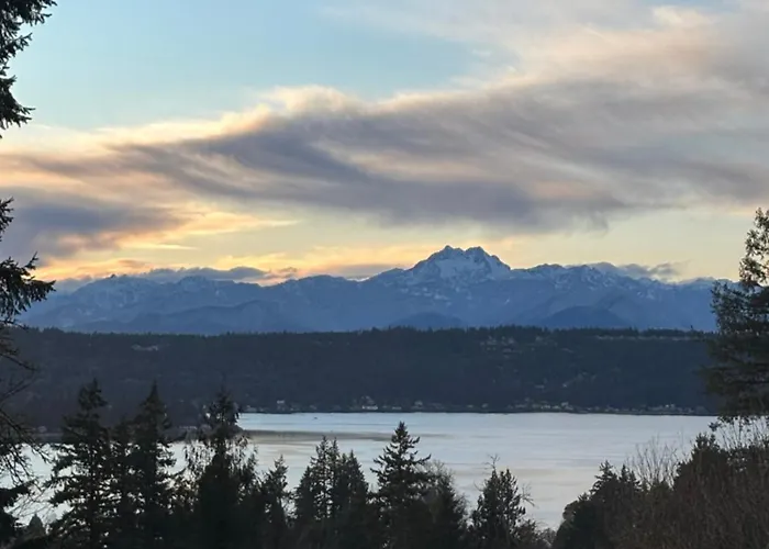 Water & Mountain Views - Family & Pet Friendly