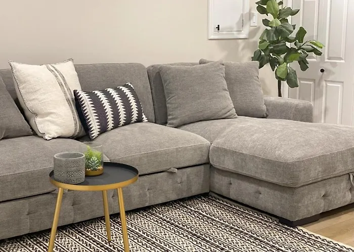 Luxury Basement Suite With Private Entrance
