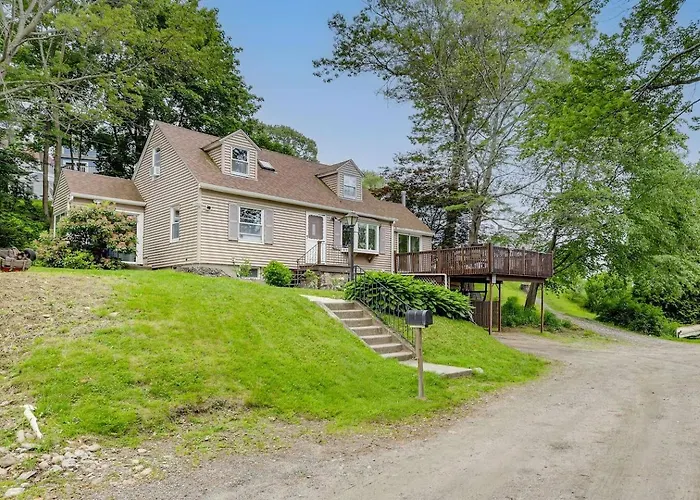 Close To Colleges: Worcester Apt W/ Lake Access!