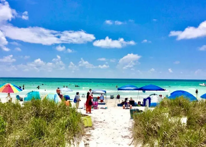 Pool View, One Bedroom Walk To Beach Daily Rentals