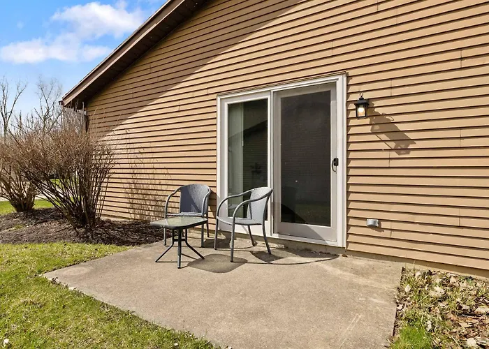 Cozy 2Br - Condo -Near Zoo - Fast Wifi -Garage