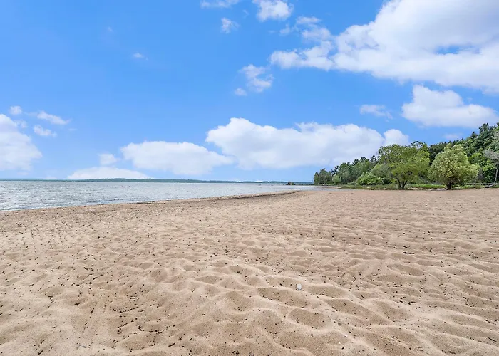 Beautiful 2Bdr Lake View Getaway @ The Shores ➠ 5579