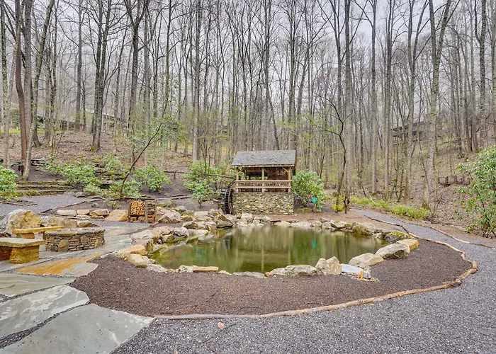 Forest-View Balcony & Trail Access! Burnsville Gem