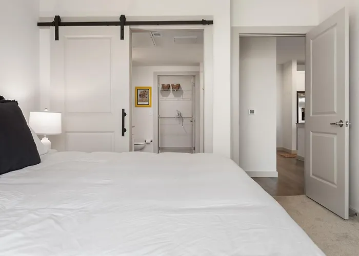 Large Lively Apt 2104 Mer 2104