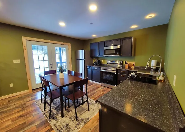 Cold Brook Lodge - 2 And 3 Bedroom Luxury Apartments