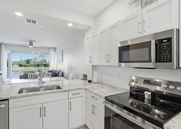 Greenlinks Golf Villas At Lely Resort