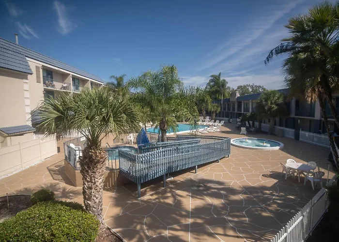 Clarion Inn & Suites Central Clearwater Beach