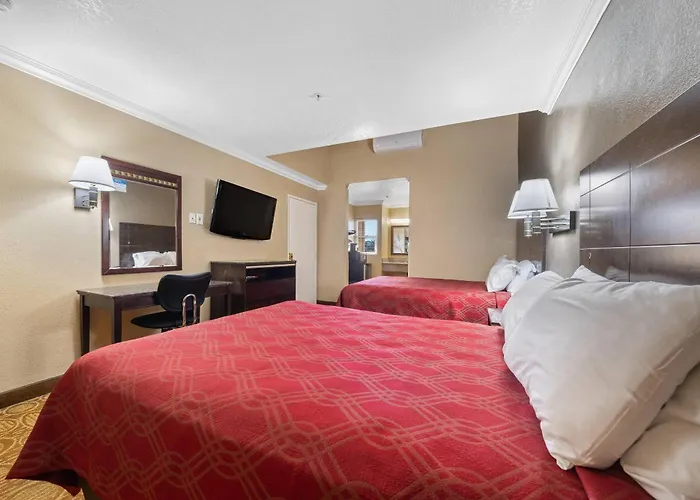 Econo Lodge Inn & Suites Fallbrook Downtown