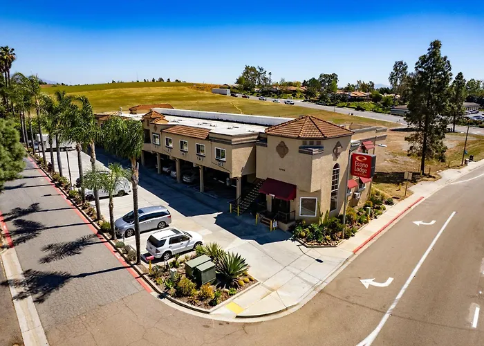 Econo Lodge Inn & Suites Fallbrook Downtown