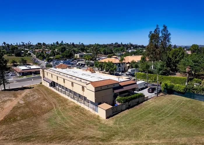 Econo Lodge Inn & Suites Fallbrook Downtown