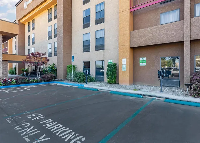 Best Western Plus Fresno Airport Hotel