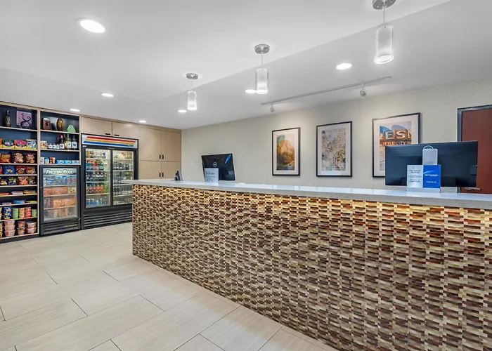 Best Western Plus Fresno Airport Hotel