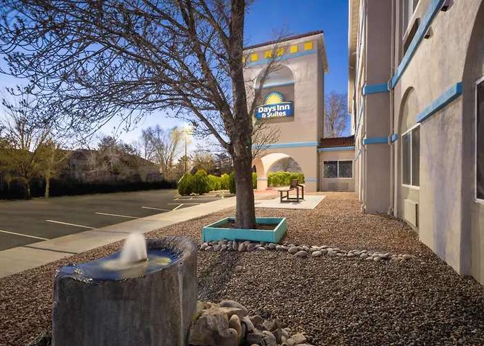 Days Inn & Suites By Wyndham Airport Albuquerque